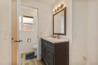 15704 Ash Way in Lynnwood, WA - Building Photo - Building Photo