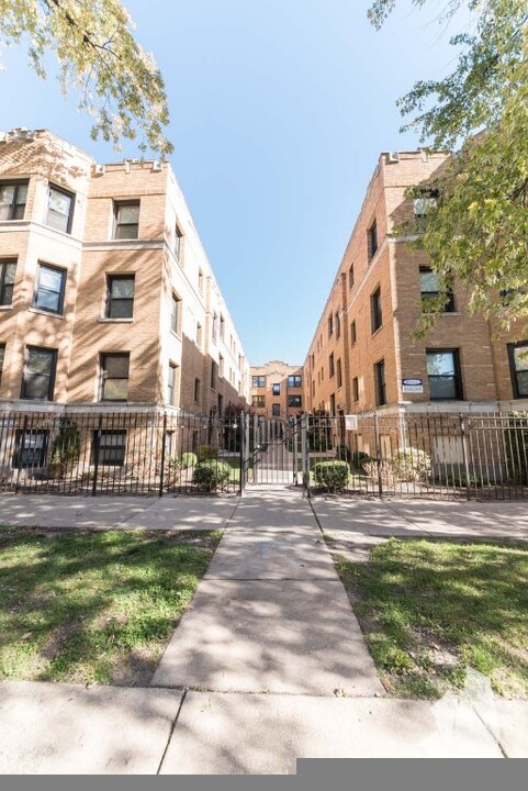 2615 N Spaulding Ave in Chicago, IL - Building Photo