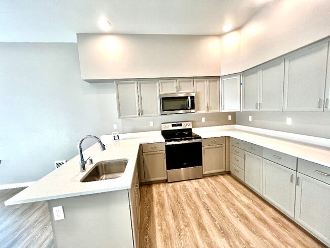 2330 Yakima Ct in Tacoma, WA - Building Photo - Building Photo
