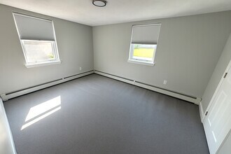15 Garfield Ave, Unit 1 in Saugus, MA - Building Photo - Building Photo