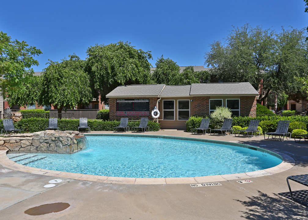 Meridian Park Apartments in Lubbock, TX - Foto de edificio