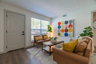 Century Apartments in Memphis, TN - Building Photo - Interior Photo