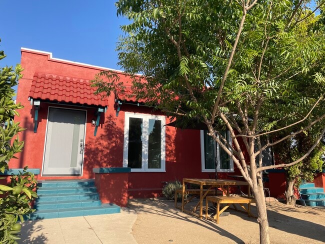 1302 N Mariposa Ave, Unit 1304 N Mariposa Ave