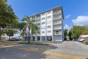 1701 Washington St in Hollywood, FL - Building Photo