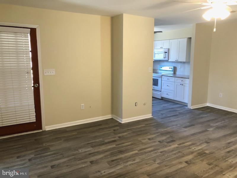 1893 Poplar Ridge Rd in Pasadena, MD - Building Photo