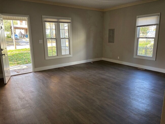 1330 N Broadway Ave in Springfield, MO - Building Photo - Building Photo