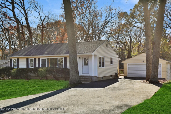 65 Grand Ave in Toms River, NJ - Foto de edificio - Building Photo