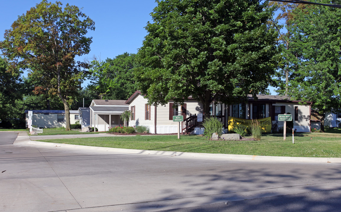 Oak Ridge Estates in Monroe, MI - Building Photo