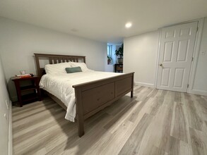 43 Carleton St, Unit B in Newton, MA - Building Photo - Building Photo