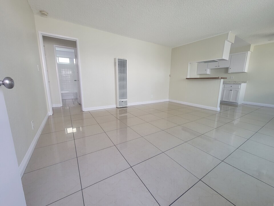2531 Nebraska Ave, Unit A in South Gate, CA - Building Photo