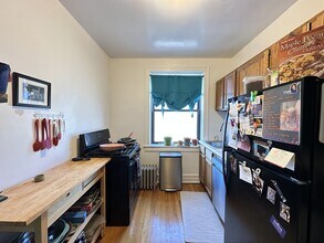 1911 W Larchmont Ave, Unit B4 in Chicago, IL - Building Photo - Building Photo