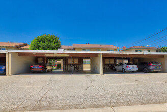 1960 Evergreen St in La Verne, CA - Building Photo - Building Photo