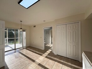 4935 Sandra Bay Dr, Unit Bermuda Palms 102 in Naples, FL - Foto de edificio - Building Photo