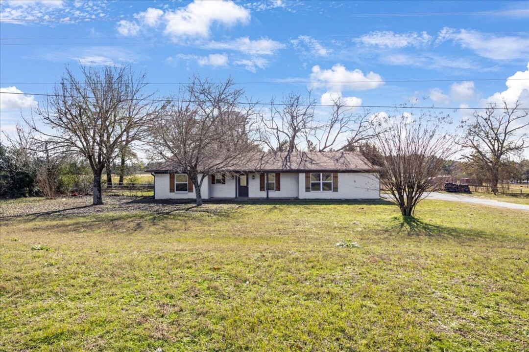 12008 County Rd 262 in Tyler, TX - Building Photo