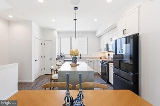 2006 Northbank Pl in Philadelphia, PA - Building Photo - Building Photo