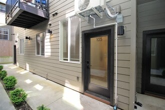 1111 SE Tenino St in Portland, OR - Building Photo - Building Photo