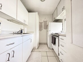 400 Hobron Ln in Honolulu, HI - Building Photo - Building Photo