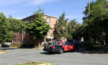 Fort Strong Apartments in Arlington, VA - Building Photo - Building Photo