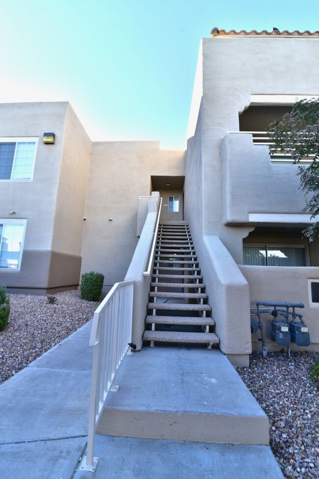 1909 Mountain Hills Ct in Las Vegas, NV - Foto de edificio - Building Photo