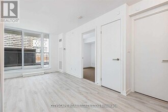 120-120 Varna Dr in Toronto, ON - Building Photo - Building Photo