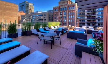 196 E Chestnut St in Chicago, IL - Foto de edificio - Building Photo