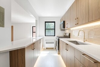 2329 Hudson Terrace in Fort Lee, NJ - Building Photo - Building Photo