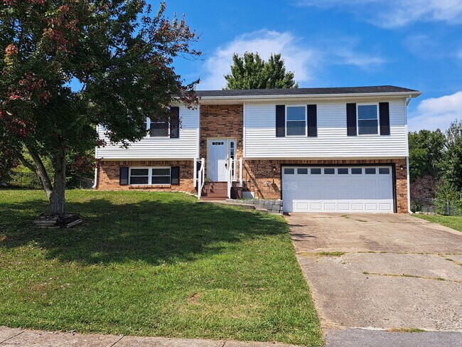 property at 1352 Hunters Ln