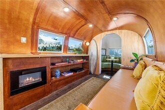 5052 Audrey Dr in Huntington Beach, CA - Foto de edificio - Building Photo