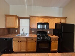 5205 Carnegie St in Pittsburgh, PA - Building Photo - Building Photo