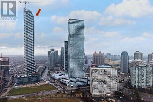 448 Burnhamthorpe Rd W in Mississauga, ON - Building Photo