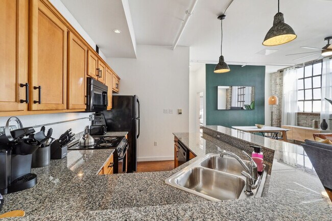 527 St Joseph St, Unit SI ID1265373P in New Orleans, LA - Building Photo - Building Photo