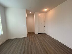 6781 Jujube Ln in Sacramento, CA - Building Photo - Building Photo