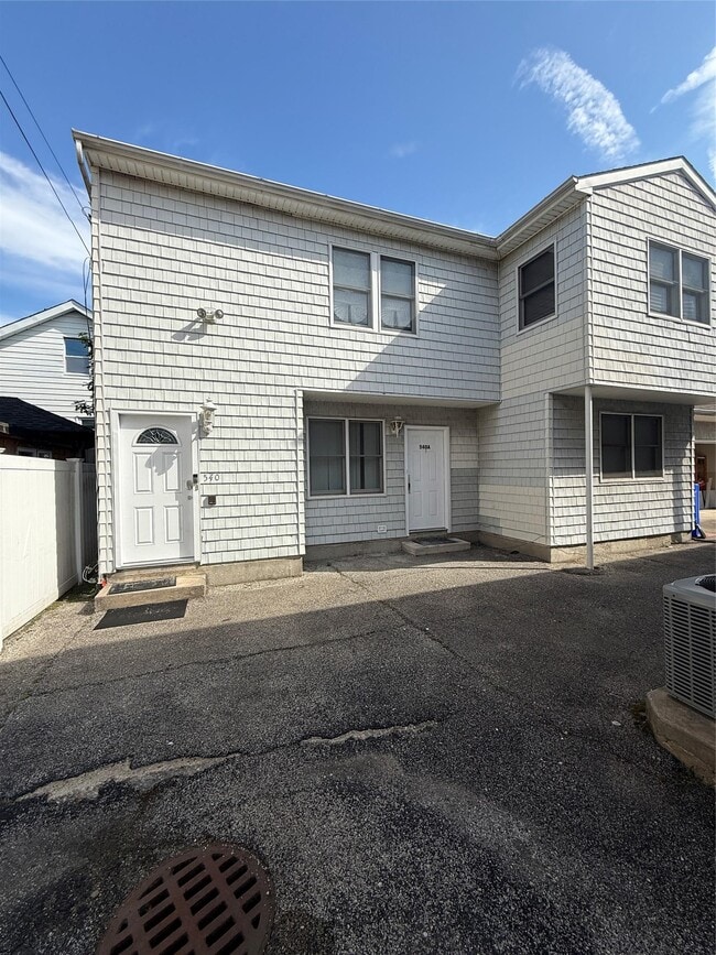 property at 542 Lincoln St