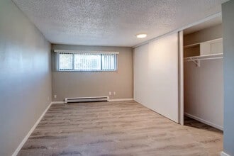 Riverfront Apartments in Auburn, WA - Building Photo - Building Photo