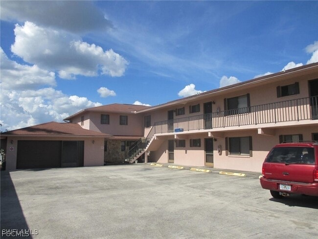 1221 SE 46th Ln in Cape Coral, FL - Building Photo - Building Photo