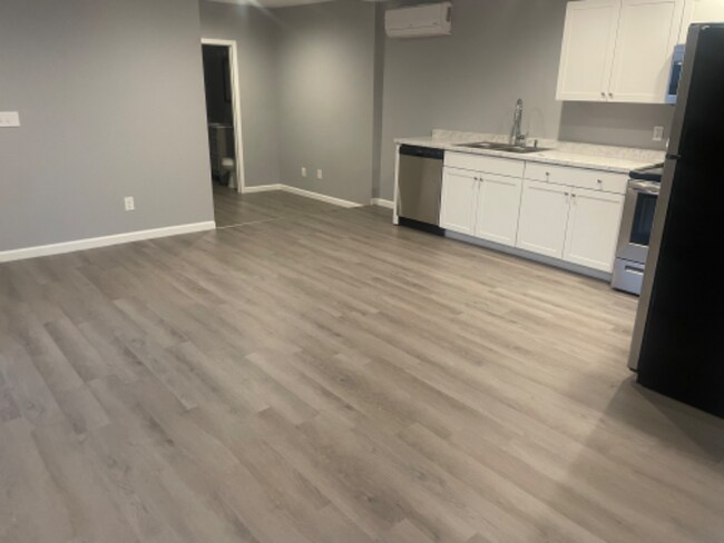 201 W Main St in Elbridge, NY - Foto de edificio - Building Photo