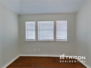 10818 Harston Dr in Tomball, TX - Building Photo - Building Photo