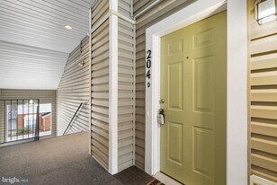 204 Fallsgrove Blvd in Rockville, MD - Building Photo