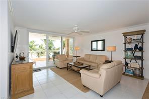 990 Cape Marco Dr-Unit -305 in Marco Island, FL - Foto de edificio - Building Photo