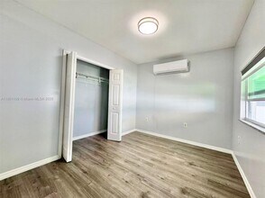 940 NW 32nd Ct in Miami, FL - Building Photo - Building Photo