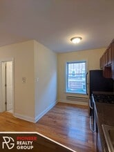 949 W Cornelia Ave, Unit 1 in Chicago, IL - Foto de edificio - Building Photo