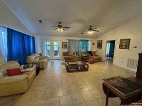 13417 TX-16 in Medina, TX - Building Photo - Building Photo