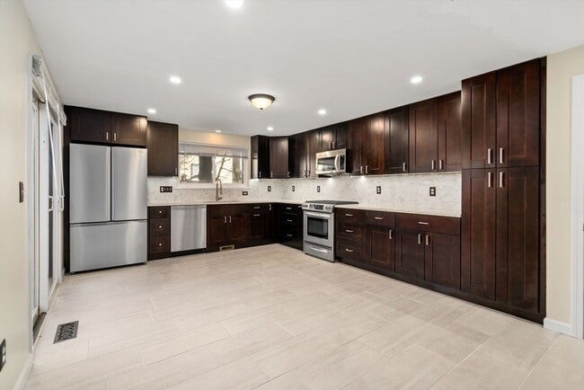 93 Spyglass Hill Dr in Ashland, MA - Building Photo - Building Photo