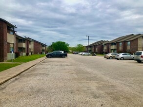 1611 S 3rd St in Ganado, TX - Building Photo - Building Photo