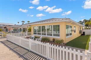 108 11th Ave in St Pete Beach, FL - Building Photo