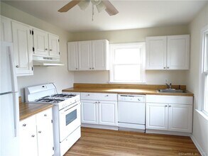 117 S Main St, Unit 2W in Branford, CT - Building Photo - Building Photo
