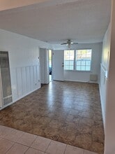 8456 Fenwick St, Unit 8450 Fenwick in Sunland, CA - Foto de edificio - Building Photo