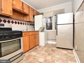 818 Bradhurst Rd in Baltimore, MD - Foto de edificio - Building Photo