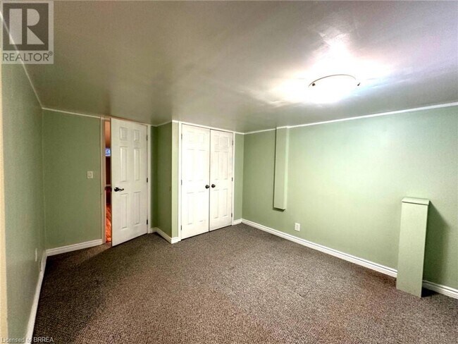62 Oakhill Dr in Brantford, ON - Building Photo - Building Photo