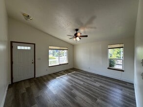 767 Lone Tree St NW in Albany, OR - Building Photo - Building Photo